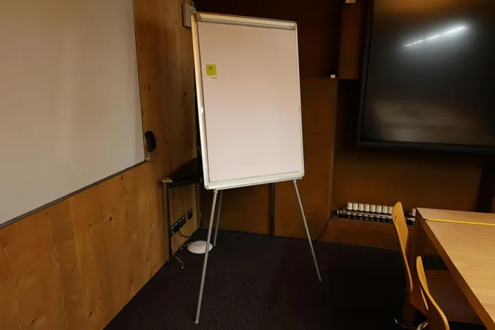 1 x Flipchart